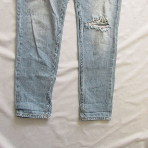 Hollister Distressed Light Wash Jeans - Picture 3 of 6